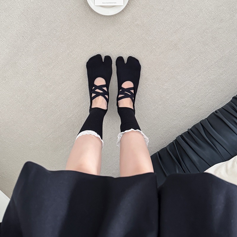 Lace Trim Split Toe Yoga Socks - đánh giá và giá Yoga Of Fitness